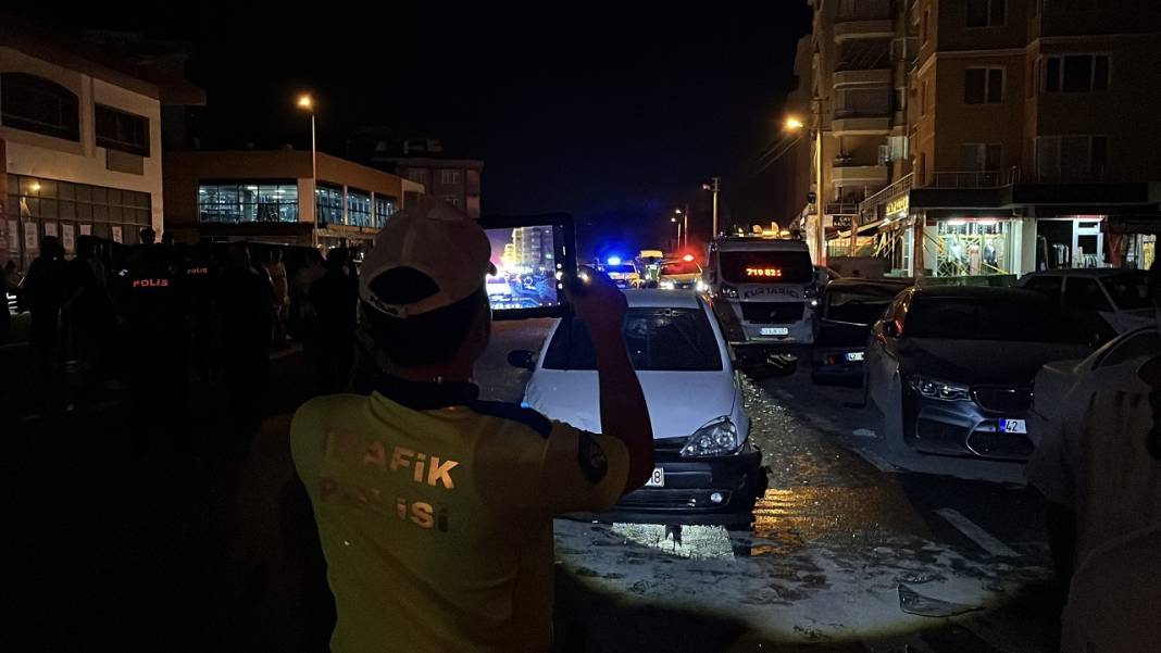Konya merkezde büyük kaza! 2 araç 3 araca çarptı: 6 yaralı var 1